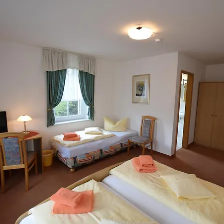 Wolfsgrunder Festhof Inn *