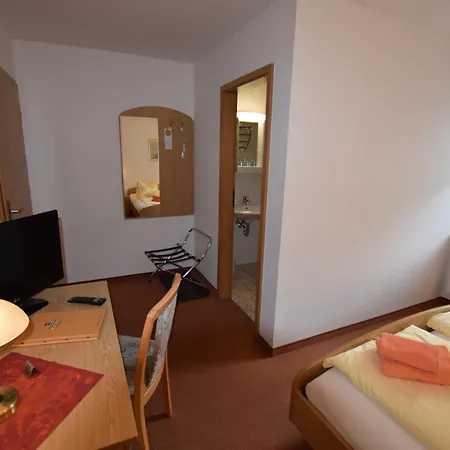Wolfsgrunder Festhof Inn *